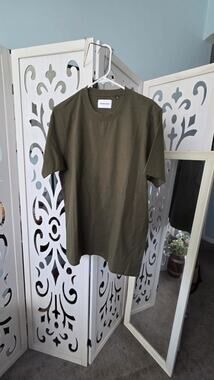 Melrose Place Olive Green T Shirt Men’s Medium NWOT Crewneck Basic Essential Tee